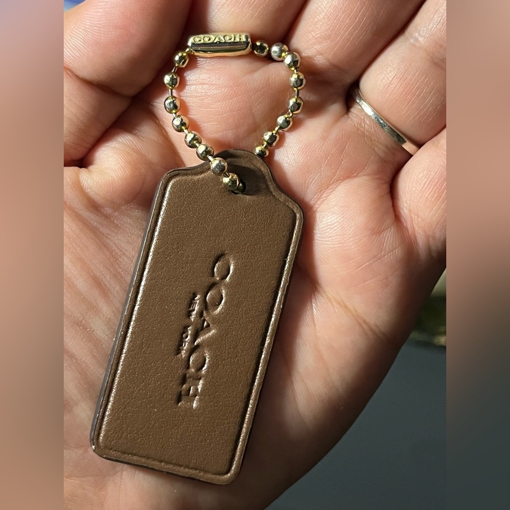 Coach tag